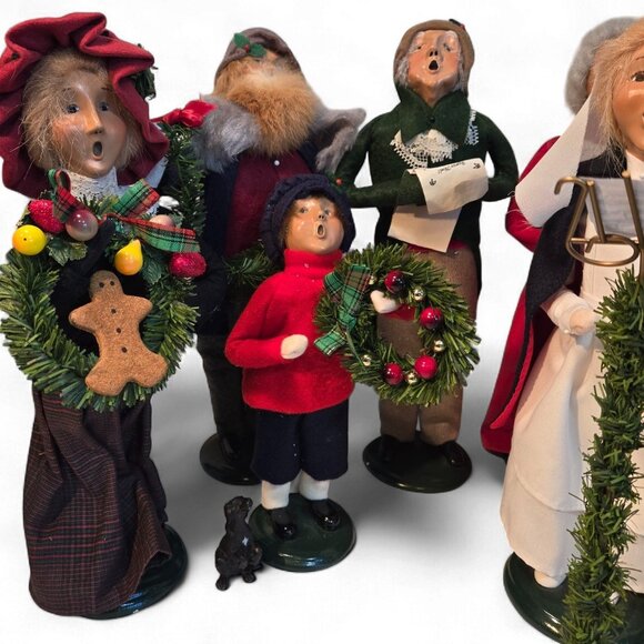 A unique collection of 12 Vintage BYERS CHOICE Ltd. Christmas Carolers - Picture 2 of 11